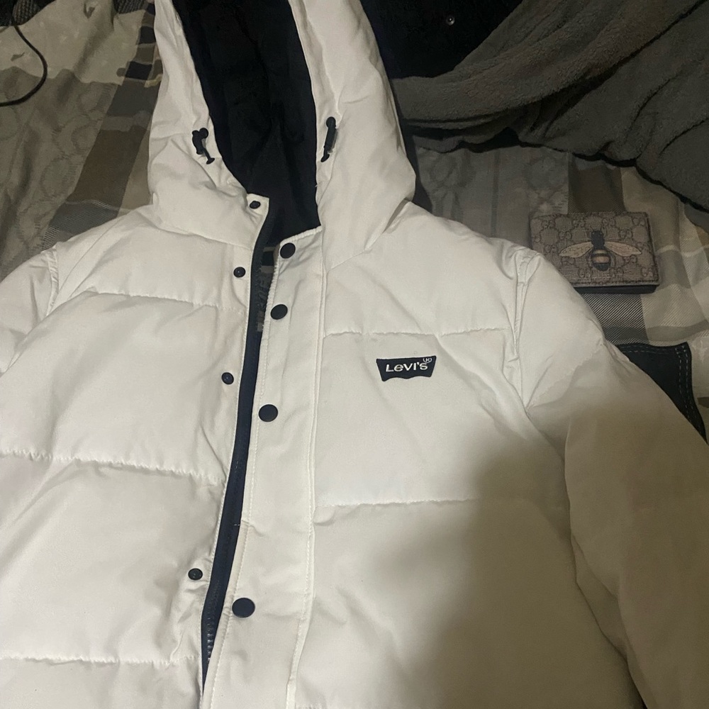 Brand new Levi jacket worn once. Puffer/trench coat  style